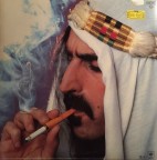 (Detr&aacute;s del LP) Foto por Lynn Goldsmith 